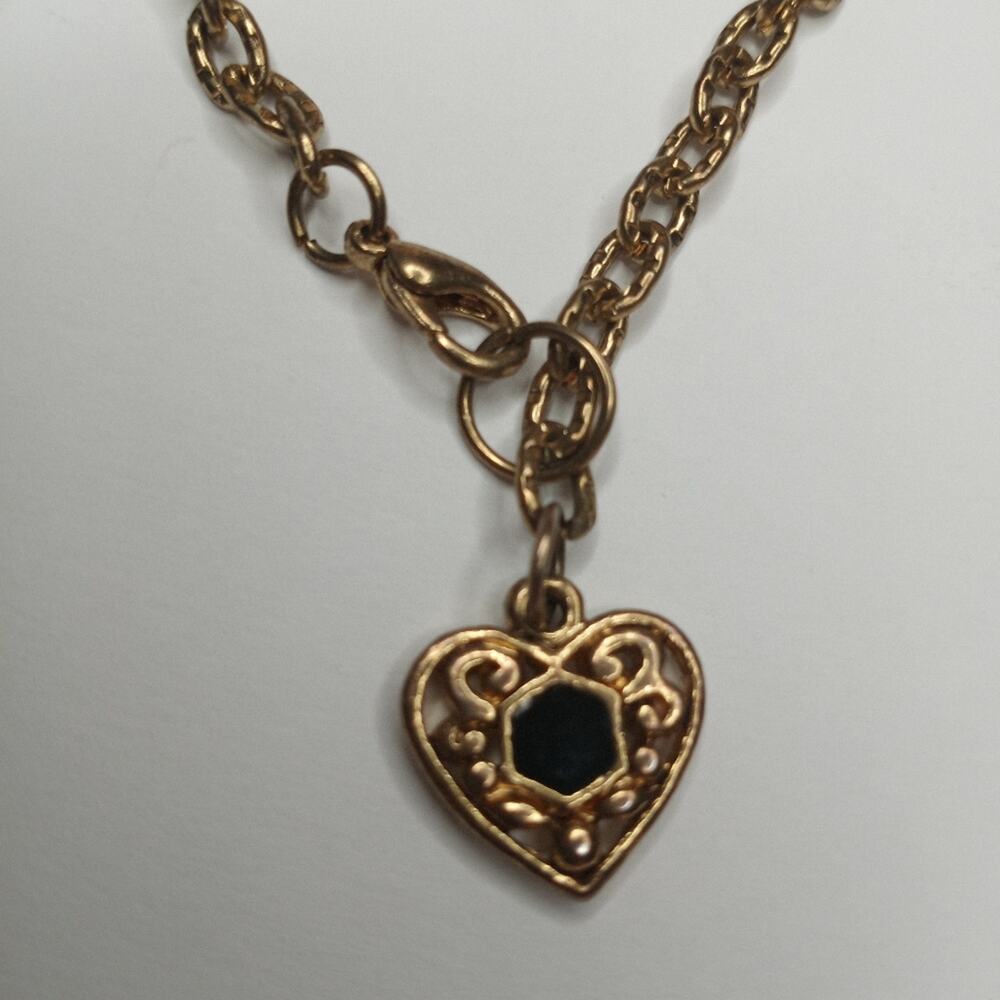 Rustic Chain Dangling Heart Onyx Bracelet - Picture 5 of 6